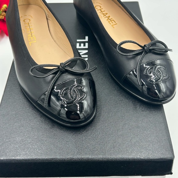 Women’s Chanel leather cap toe ballet flats size 35 made in Italy - Picture 4 of 12